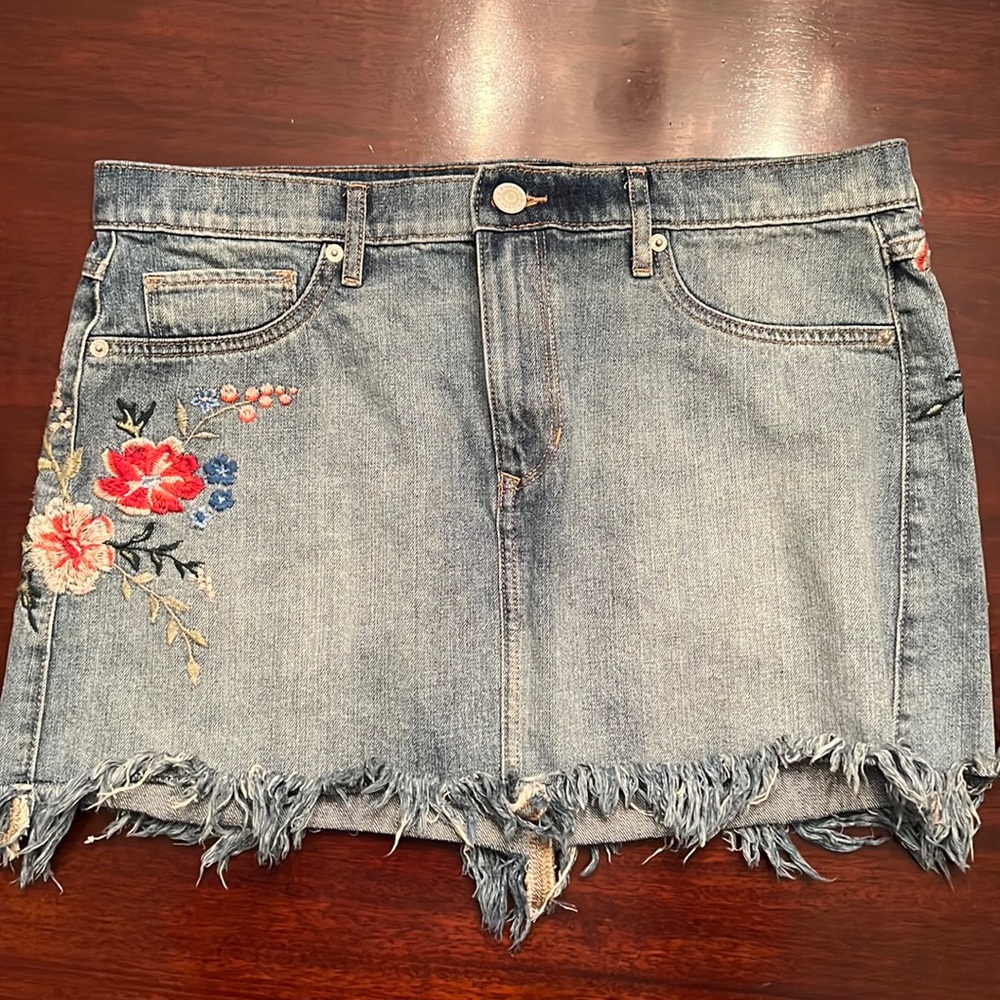 Express denim distressed mini shirt w/floral stitching